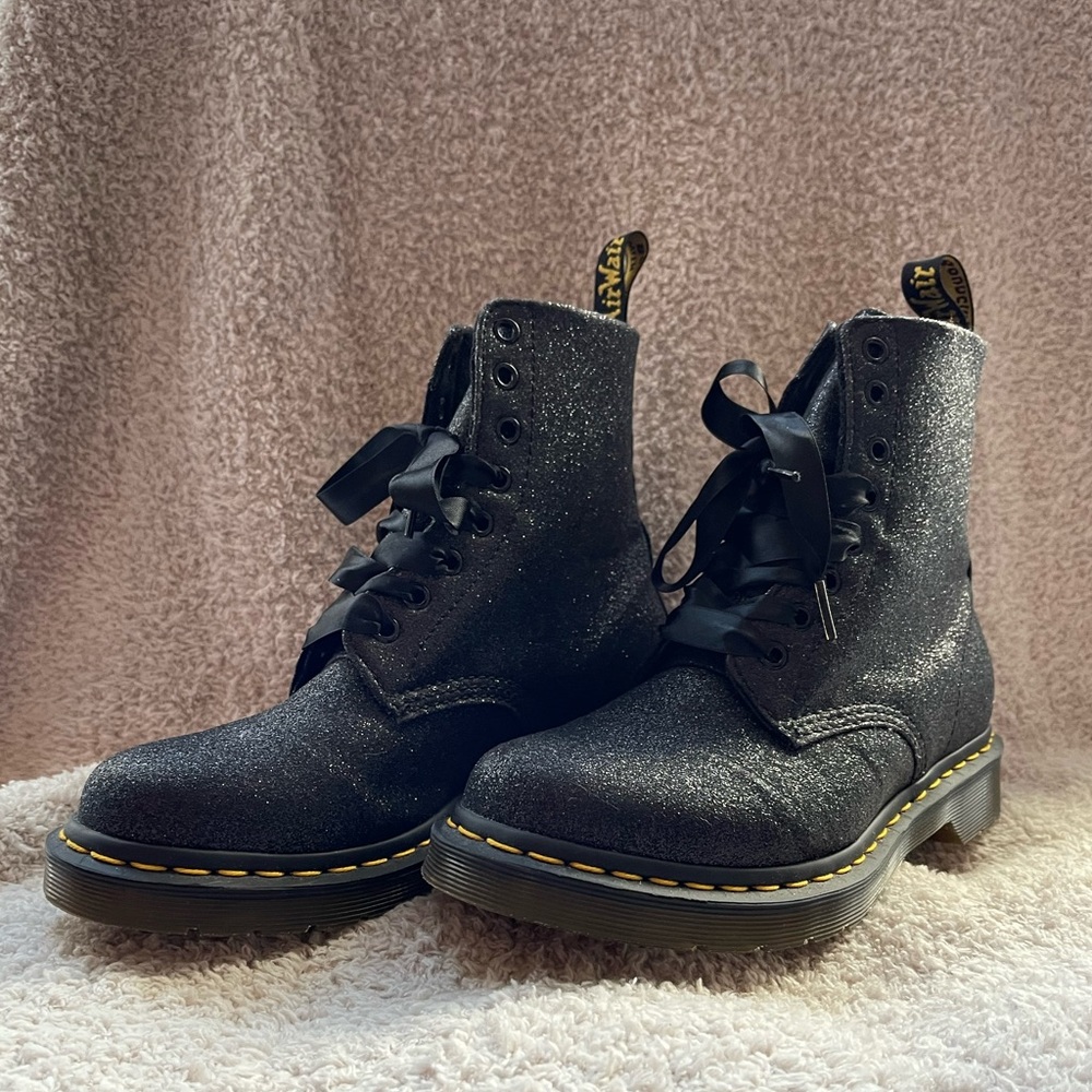 Classic 1460 Pascal Glitter Doc Martens